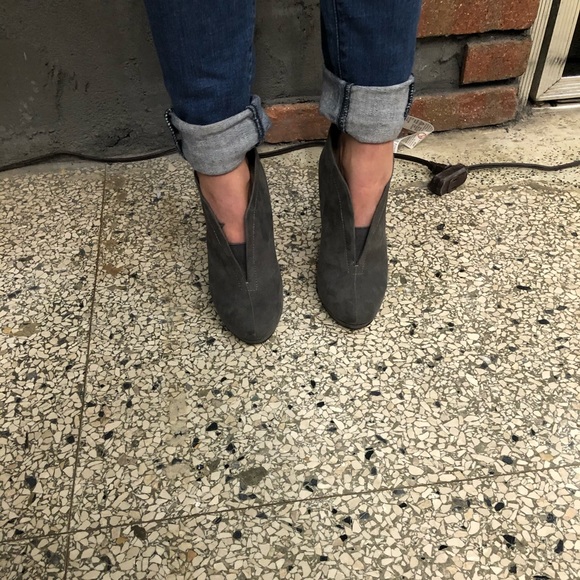 Shoes - Picture 2 of 4